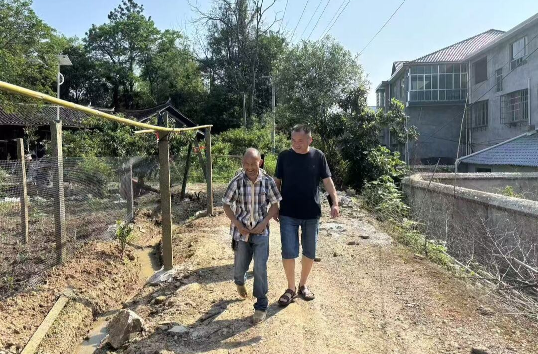 中方人|杨龙建：为困难家庭撑起希望之光