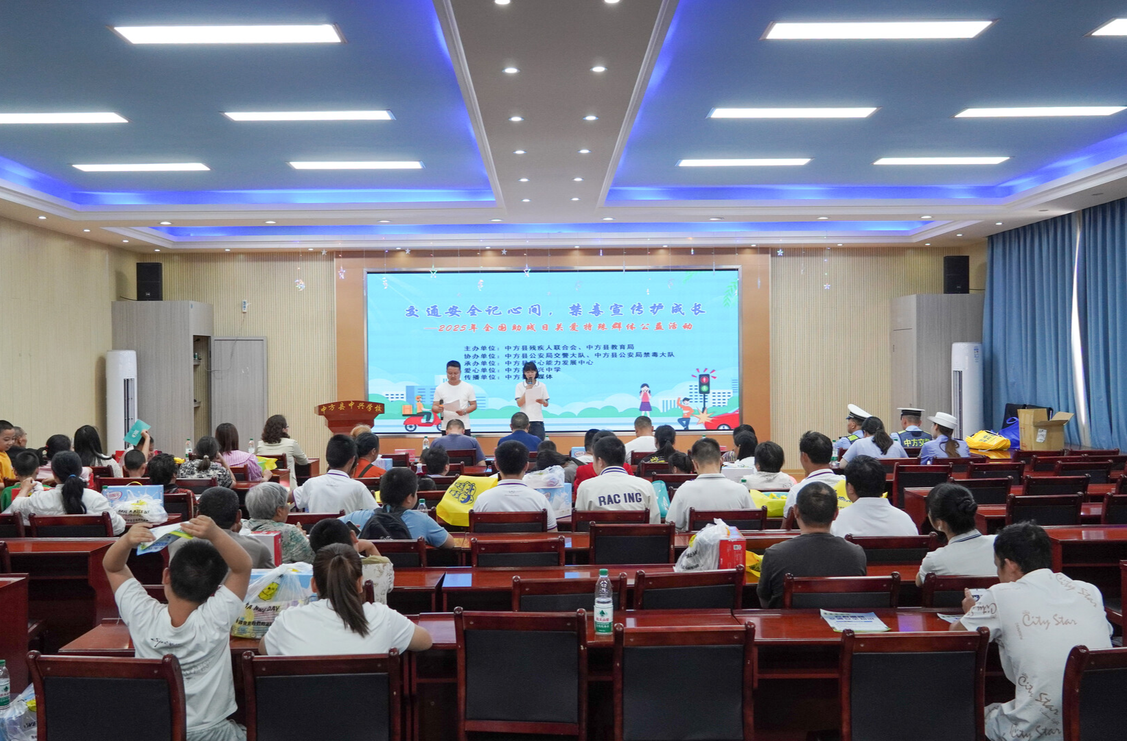 中方县开展全国助残日公益活动，让交通安全与禁毒宣传走进特殊群体