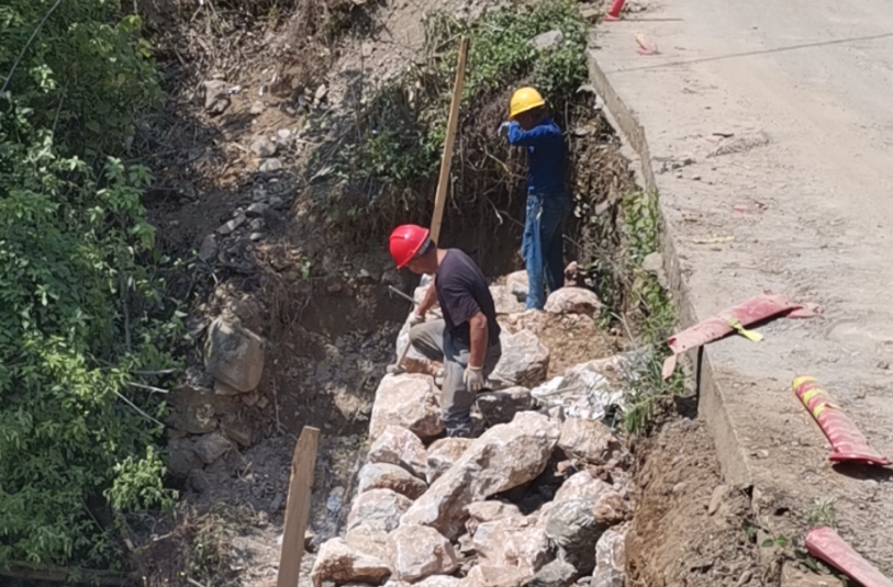 中方县：“汛”速出击 筑牢公路“安全堤”