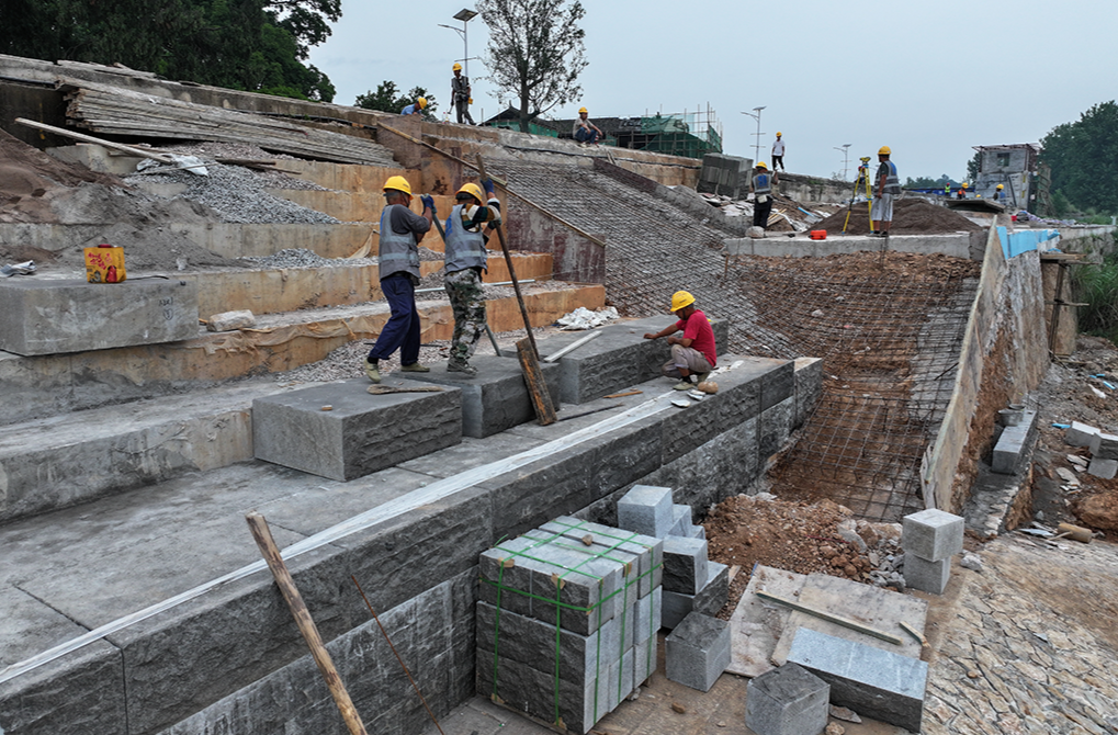 视频｜荆坪，焕新正当时！为了村民观看龙舟赛   工人昼夜施工抢建荆坪码头
