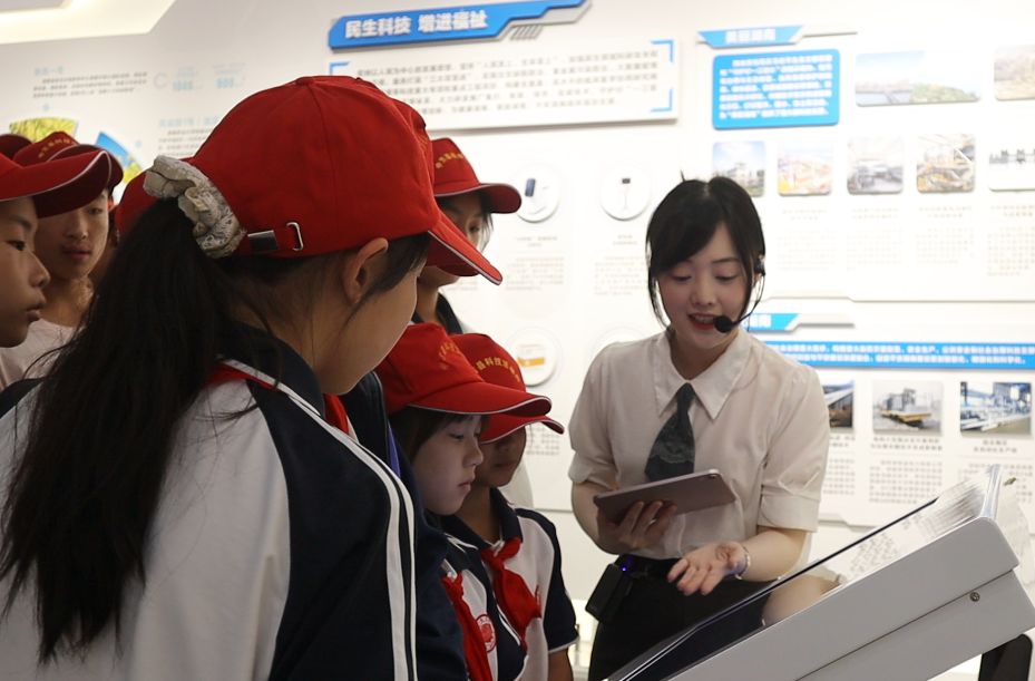 2025年科技活动周中方县组织中小学生 赴长沙开展科普研学活动