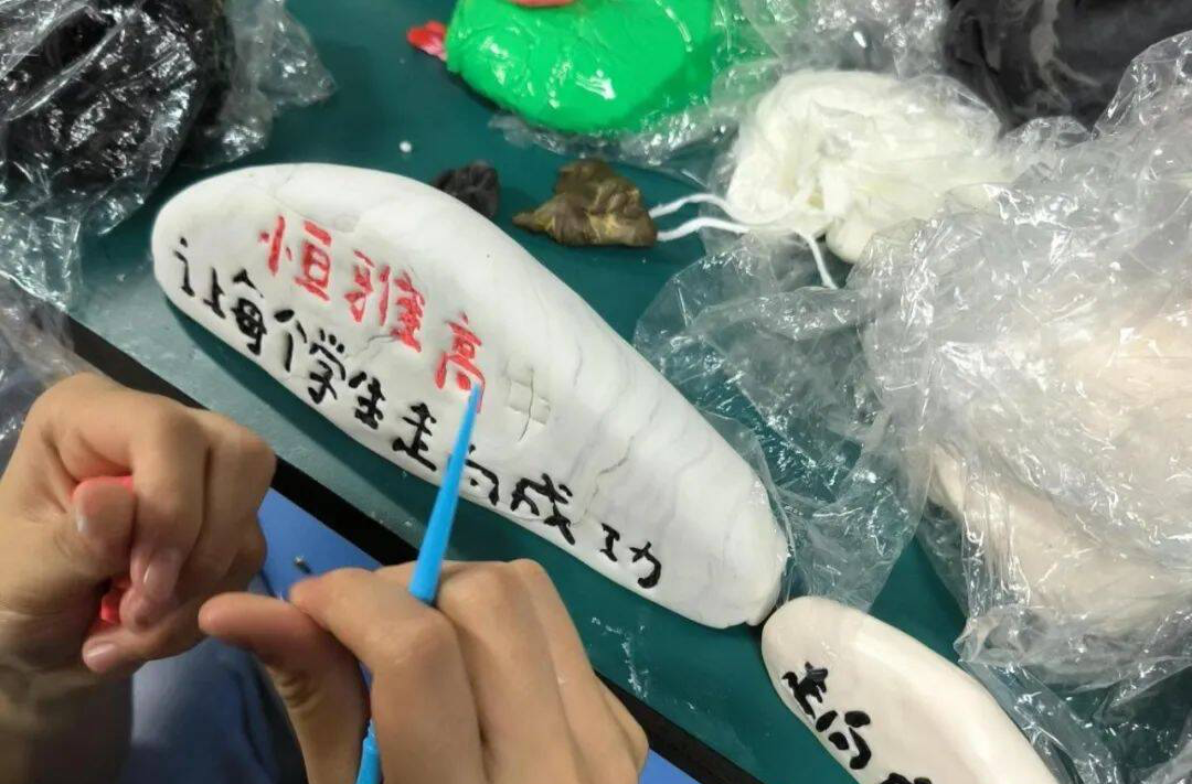 图说 | 指尖绽放梦想 怀化市恒雅高中学生手工作品展 “艺” 彩纷呈