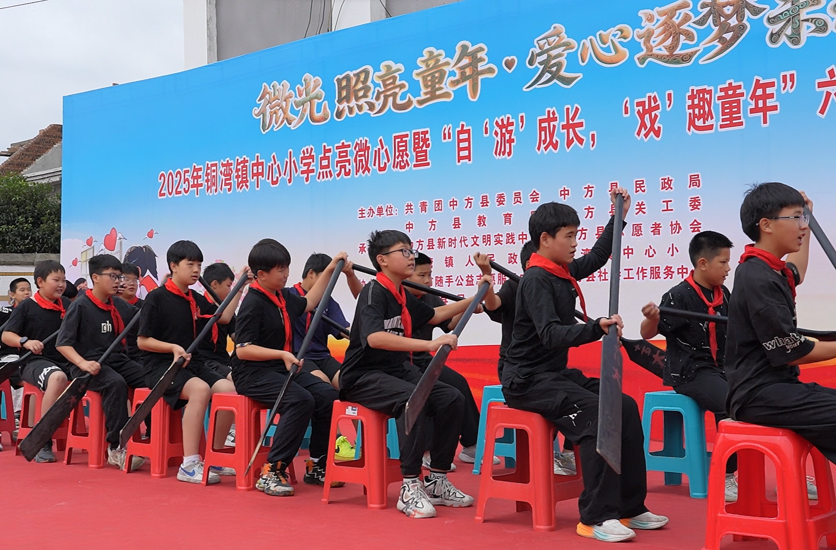 微心愿点亮童年——中方县铜湾镇中心小学举行庆“六一”系列活动
