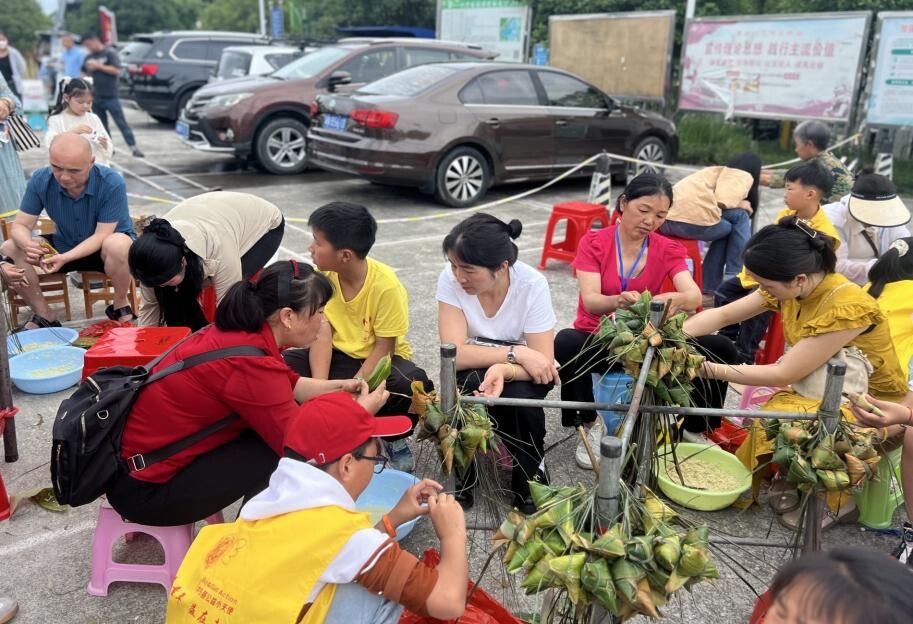 中方县中方镇同乐社区：开展“端午亲子欢 粽香代代传”主题活动