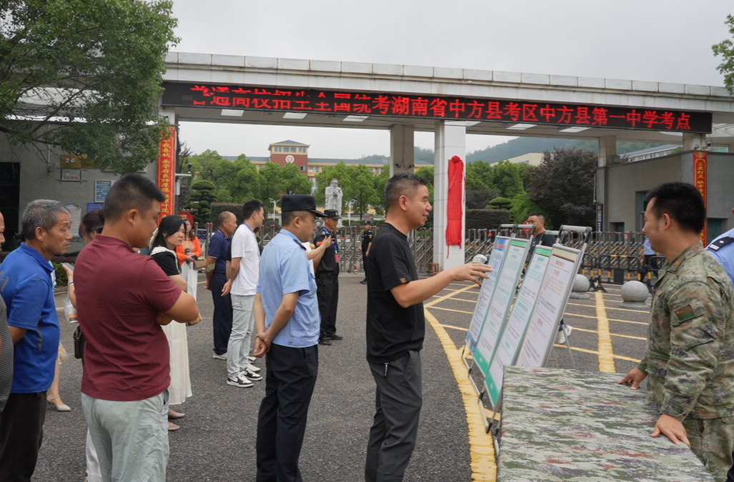 携笔从戎正当时！  中方县高考考点燃动征兵宣传热潮