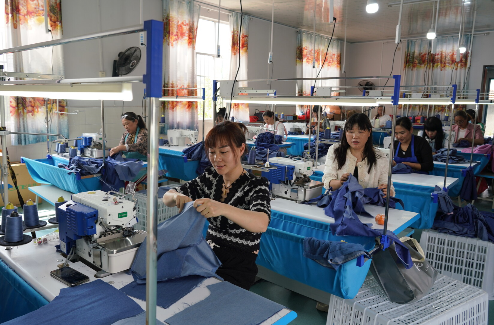 中方县：建起小车间 就业家门口