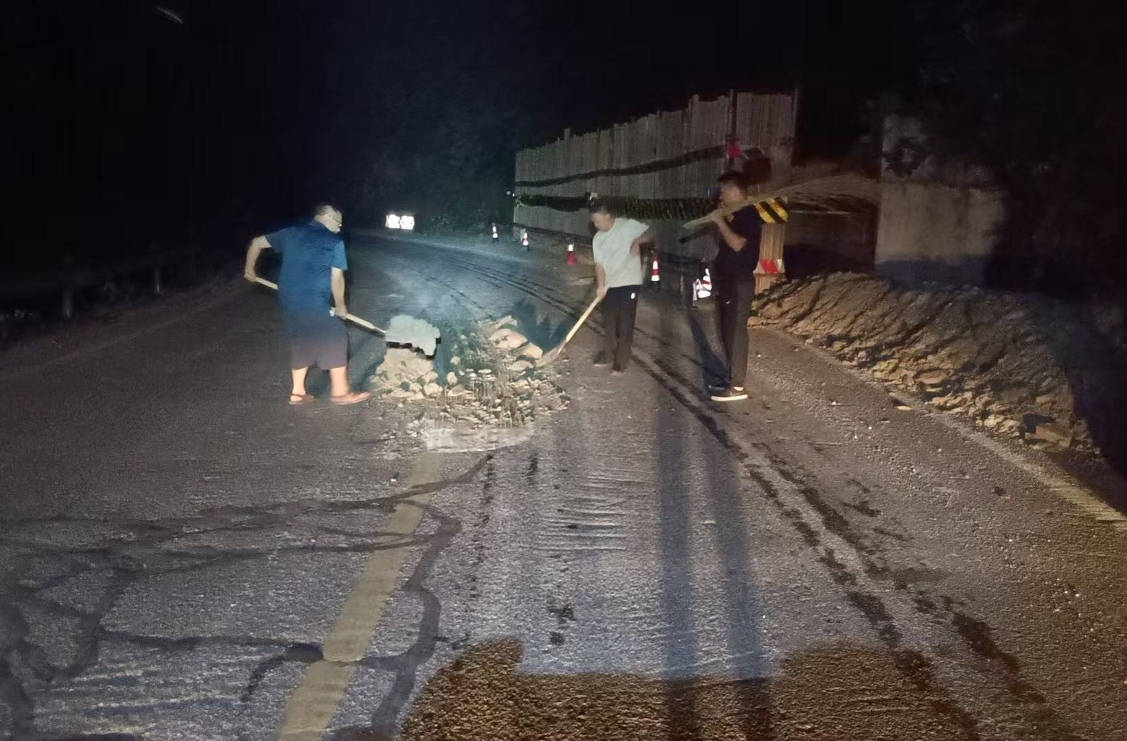 快速响应显担当！中方县袁家镇高效应对道路安全隐患
