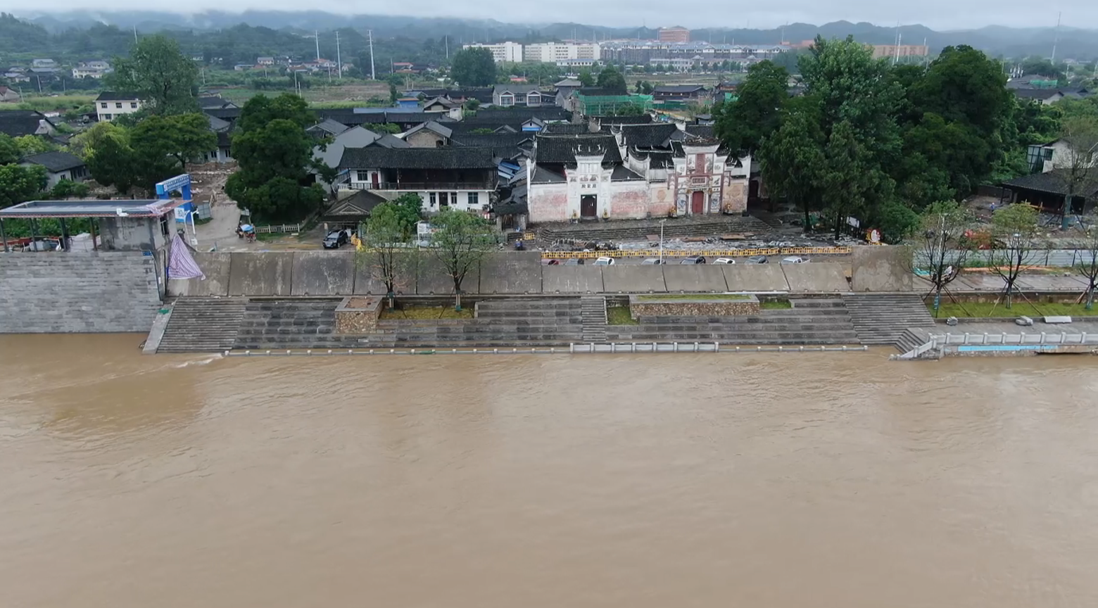 視頻|“汛”線直擊·強(qiáng)降雨致舞水河水位猛漲 中方縣全力應(yīng)對筑牢防汛“安全堤”