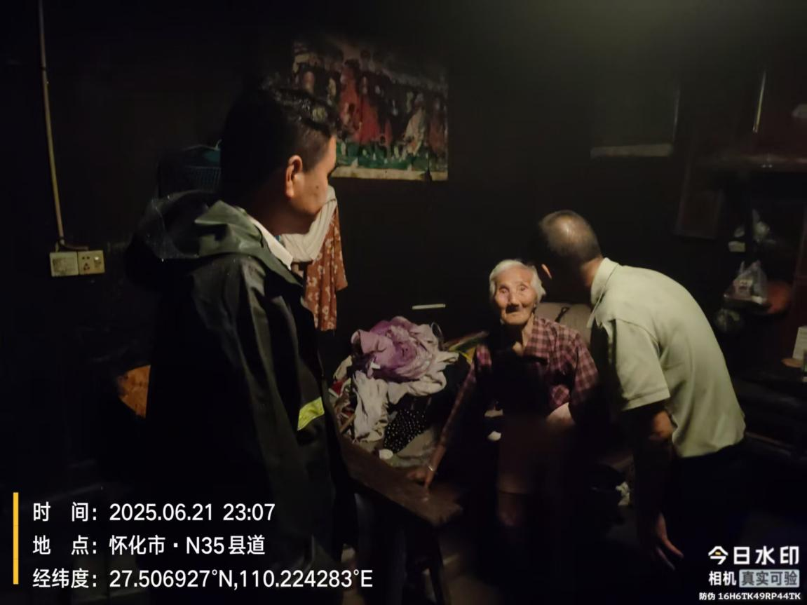 “汛”線直擊|中方縣袁家鎮(zhèn)：“汛”速出擊護(hù)民安