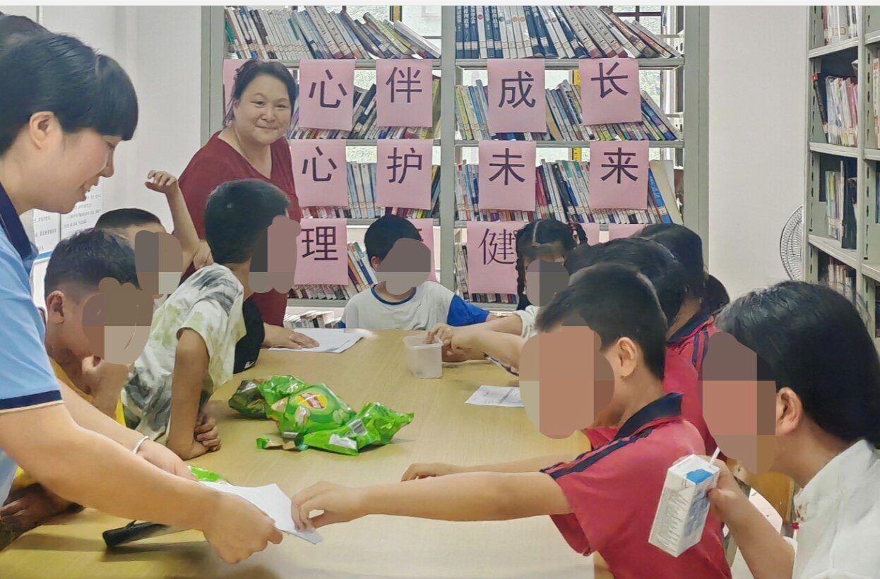 中方县铁坡镇民政社工站举行“润心伴成长，同心护未来”心理健康活动