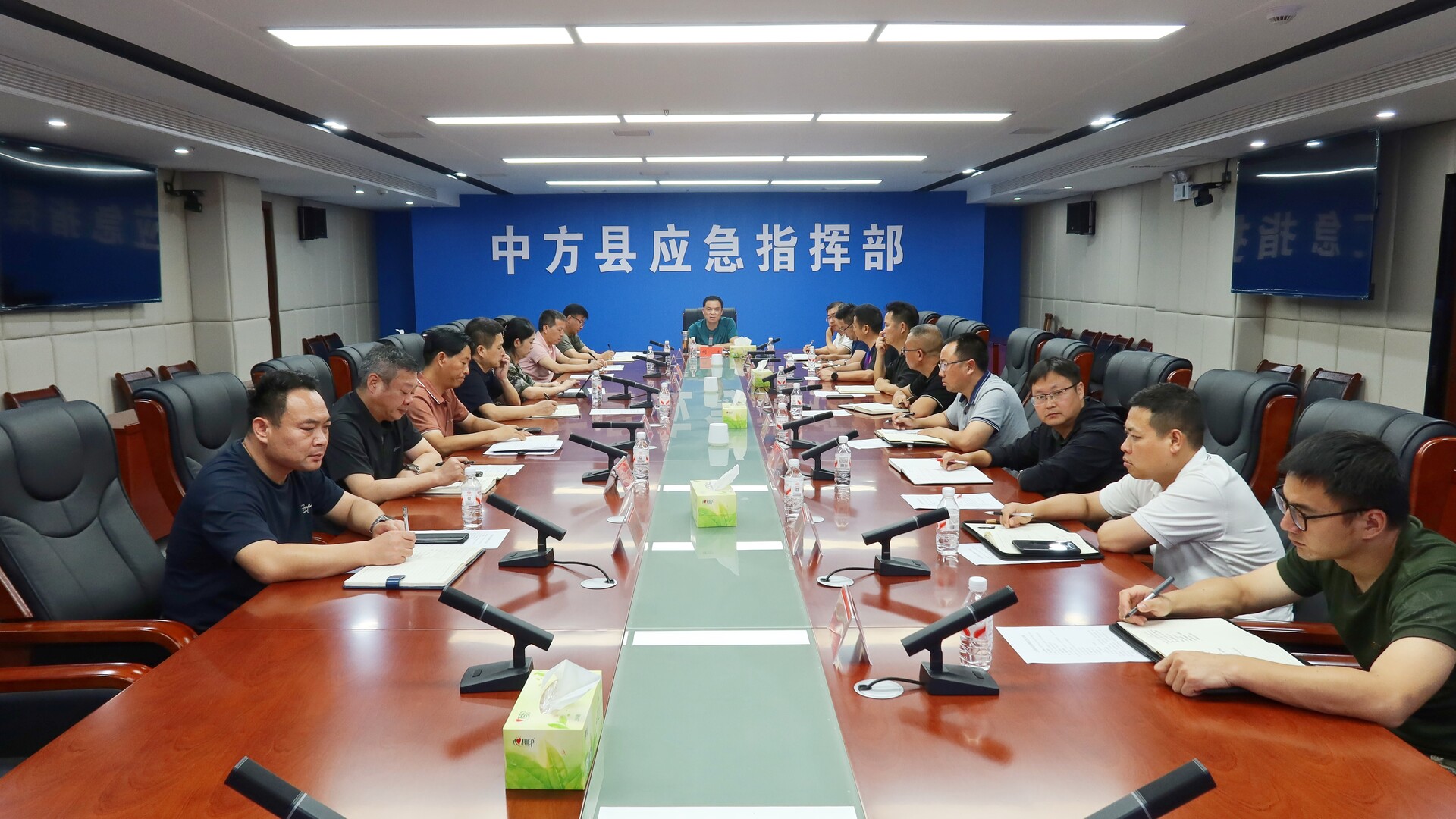 胡杰主持召开全县防汛会商调度会议