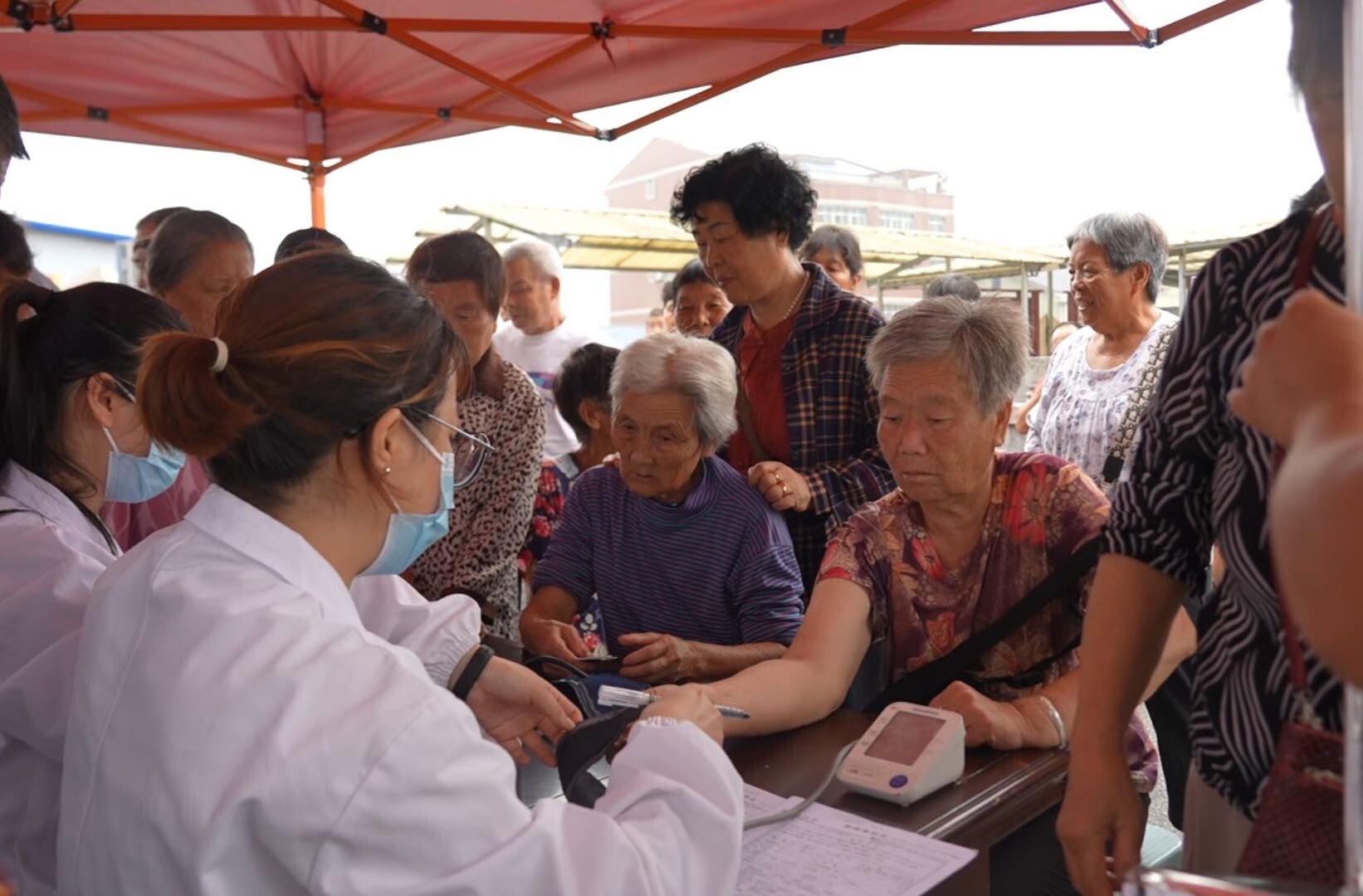 中方县花桥镇：健康礼包送到农村老年人家门口