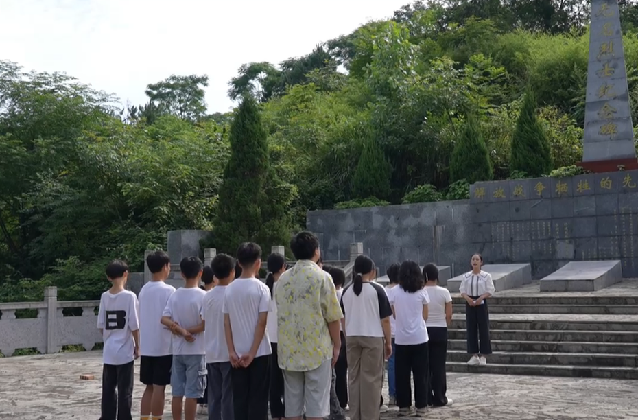 中方县“青语乡声”宣讲团开讲！烈士陵园里的红色精神接力