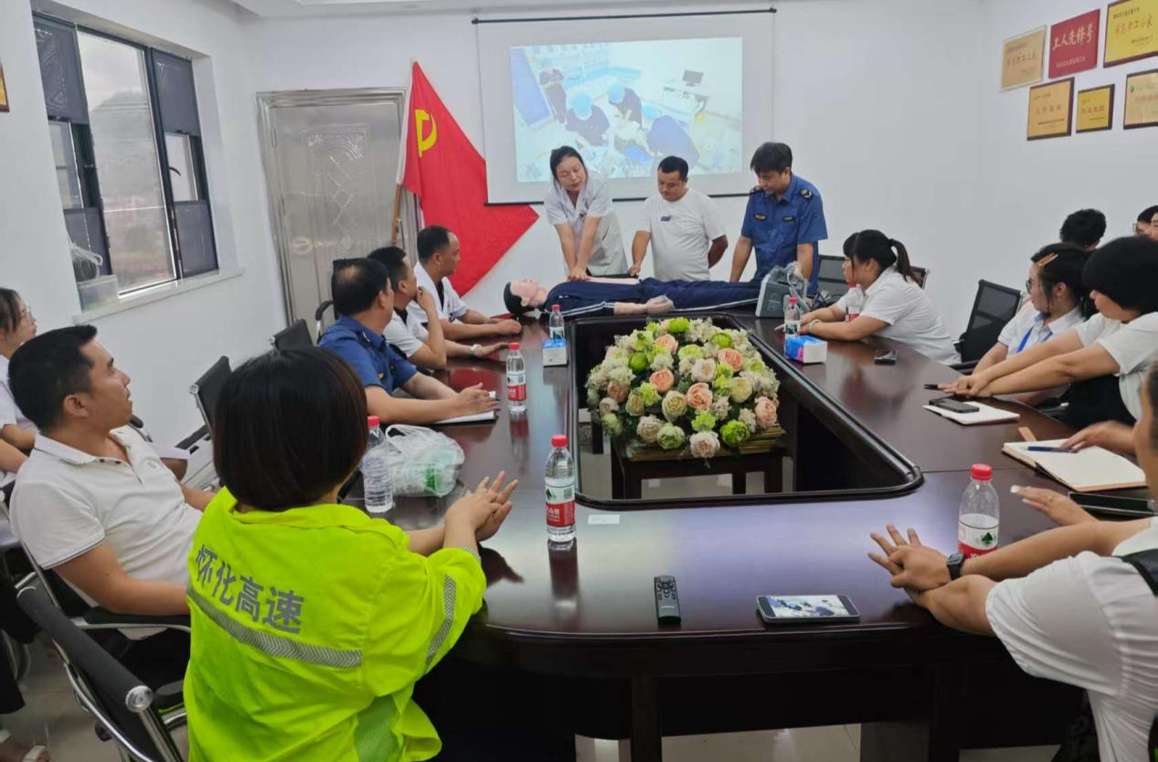 中方縣中方鎮(zhèn)中心衛(wèi)生院開展急救培訓  助力高速職工掌握“救命技能”