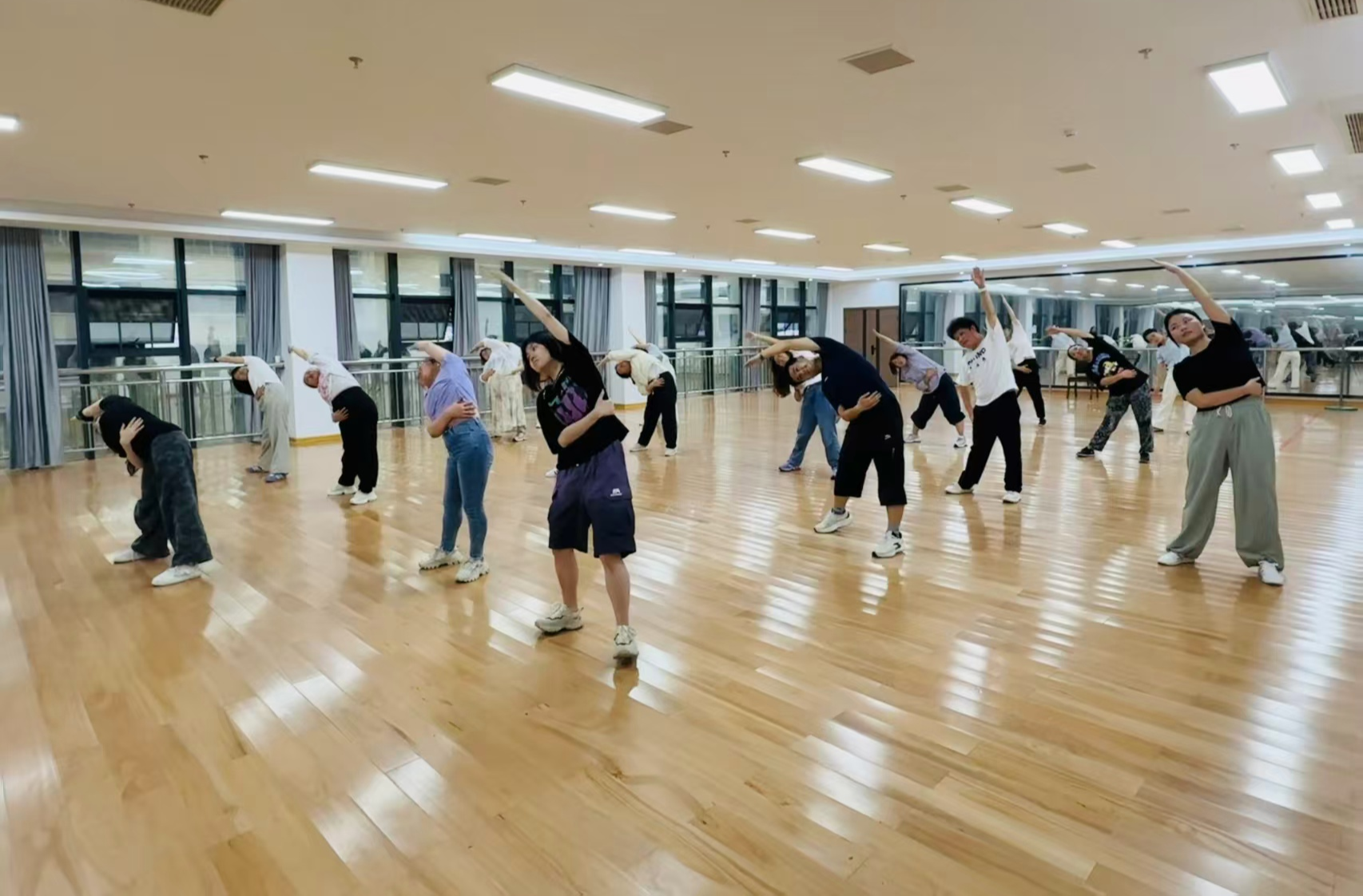 中方县开办青年夜校舞蹈班 丰富青年业余生活