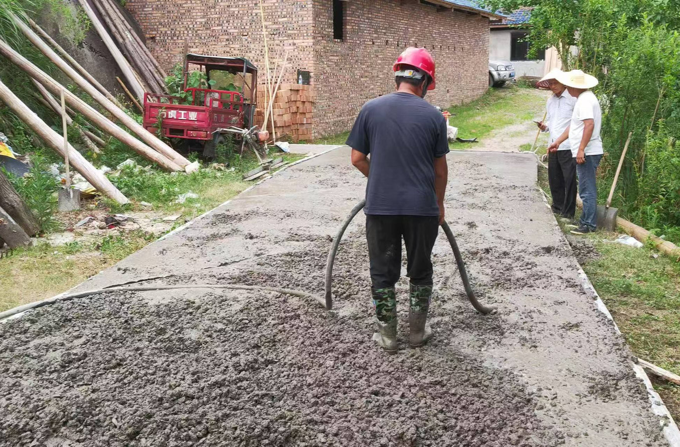 中方县铁坡镇：产业路铺就乡村振兴“快车道”