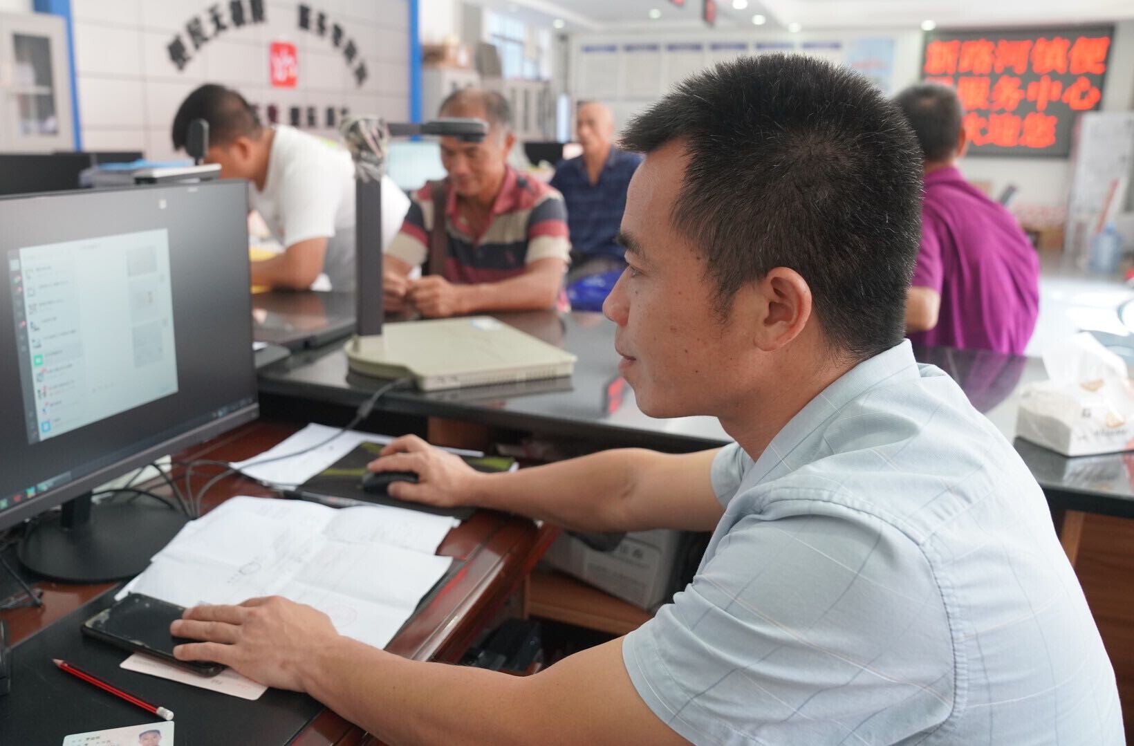 学习身边榜样|杨贤军：扎根基层二十载 敬业务实显担当