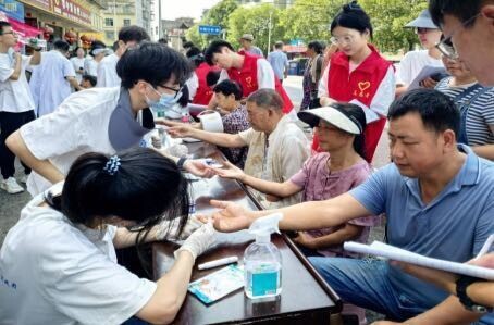 湖南医药学院到中方县新建镇开展义诊活动