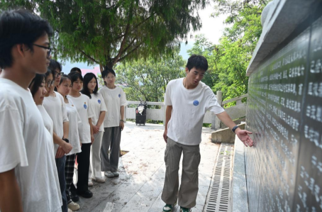 湖南医药学院师生到中方县开展革命传统教育活动