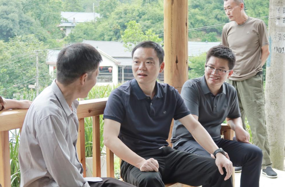 胡杰在新建镇调研巩固拓展脱贫攻坚成果同乡村振兴有效衔接工作