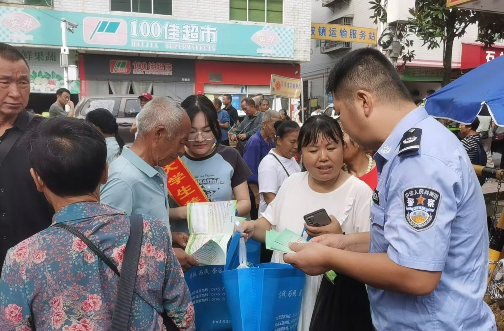 中方縣鐵坡鎮(zhèn)：趕集日送法下鄉(xiāng) 青春力量點(diǎn)亮法治鄉(xiāng)村