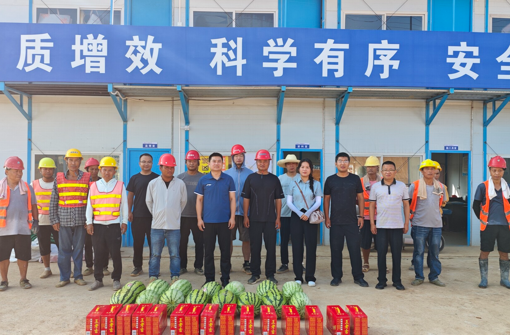高温“烤”验下的清凉守护：中方县城发集团为滨江北路通车冲刺护航