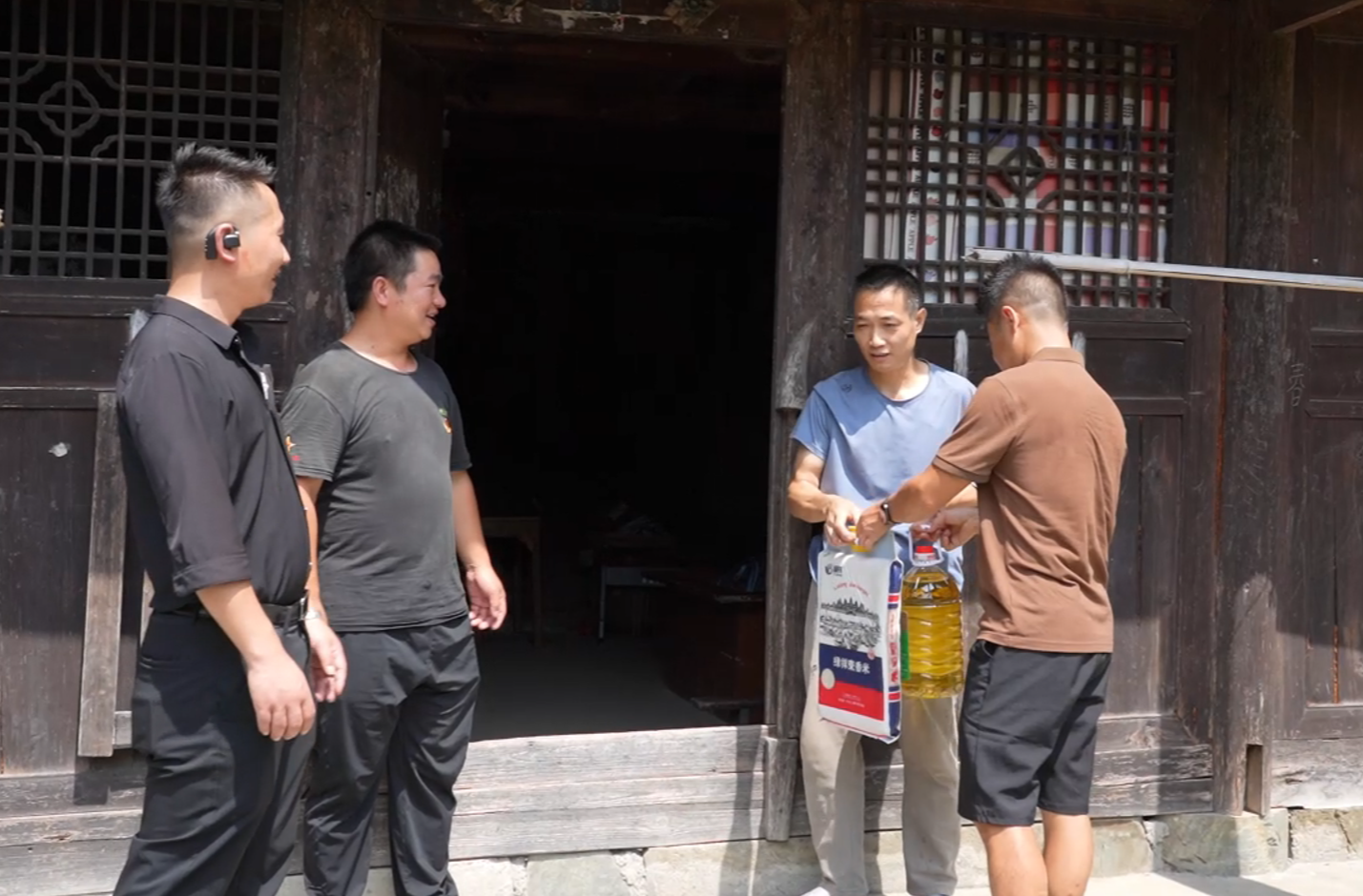 中方县中方镇退役军人走访慰问困难群众