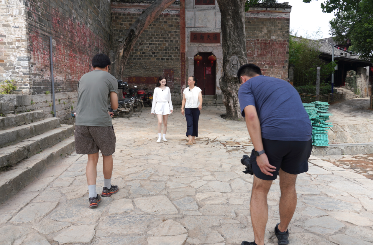 《中国日报》“游走中国”栏目走进中方县荆坪古村