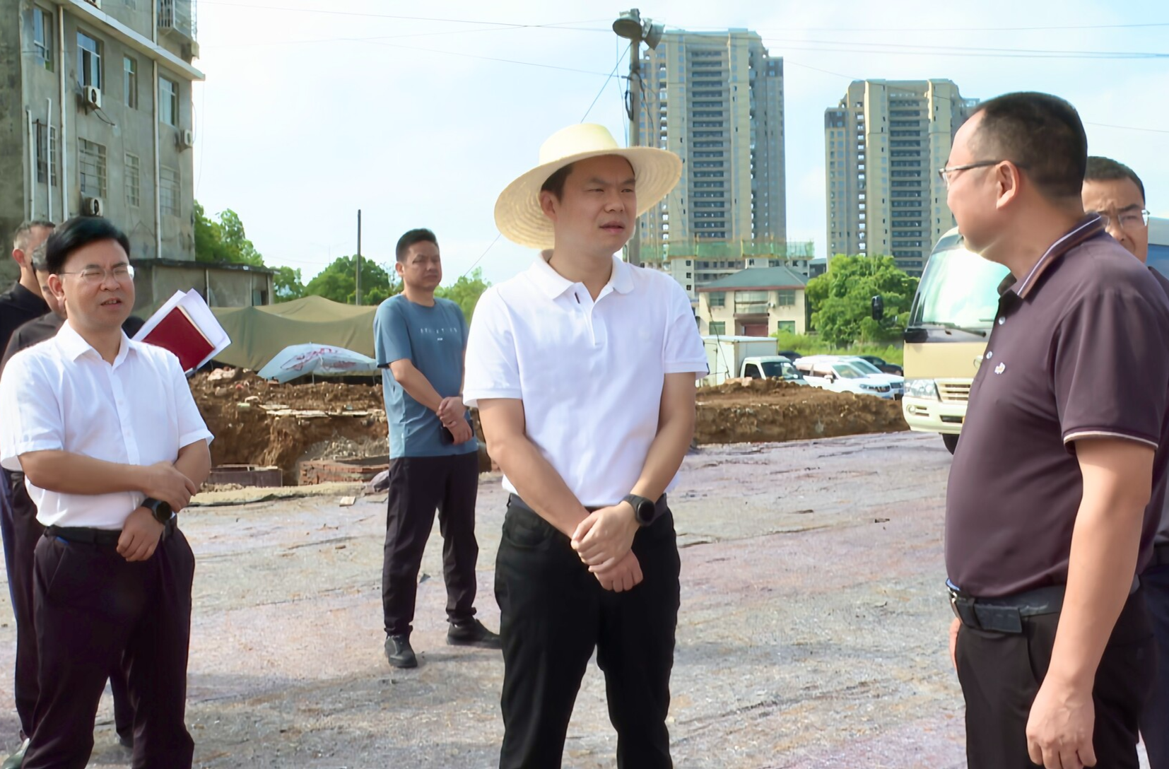 胡杰专题调研县城主干道风貌提质改造项目和重点文旅项目建设