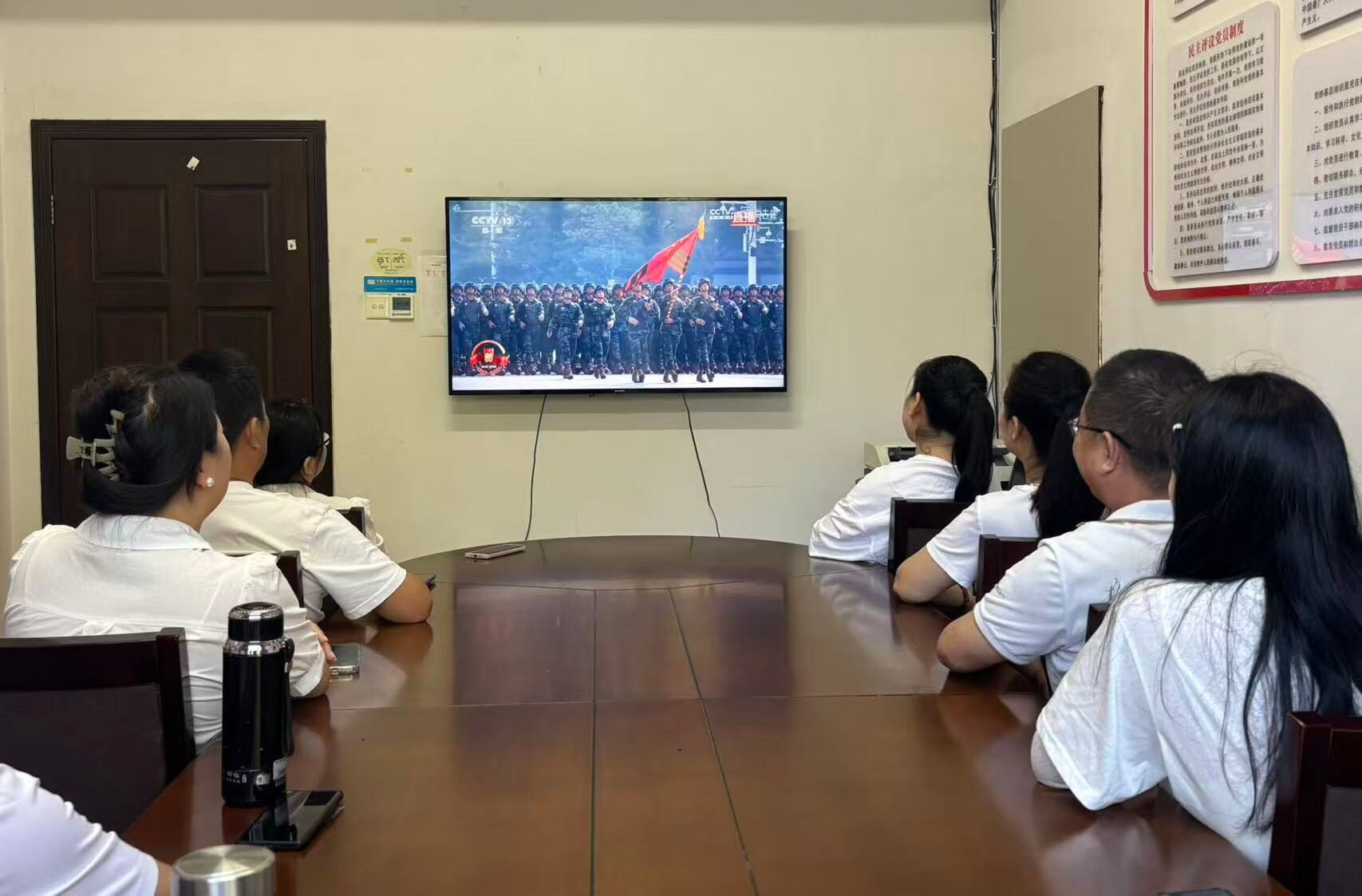 中方县委宣传部集中收看纪念中国人民抗日战争暨世界反法西斯战争胜利80周年大会直播