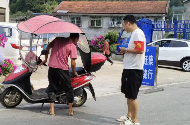 中方縣接龍鎮(zhèn)：趕集日開展交通安全執(zhí)勤行動(dòng) 筑牢群眾出行“平安線”