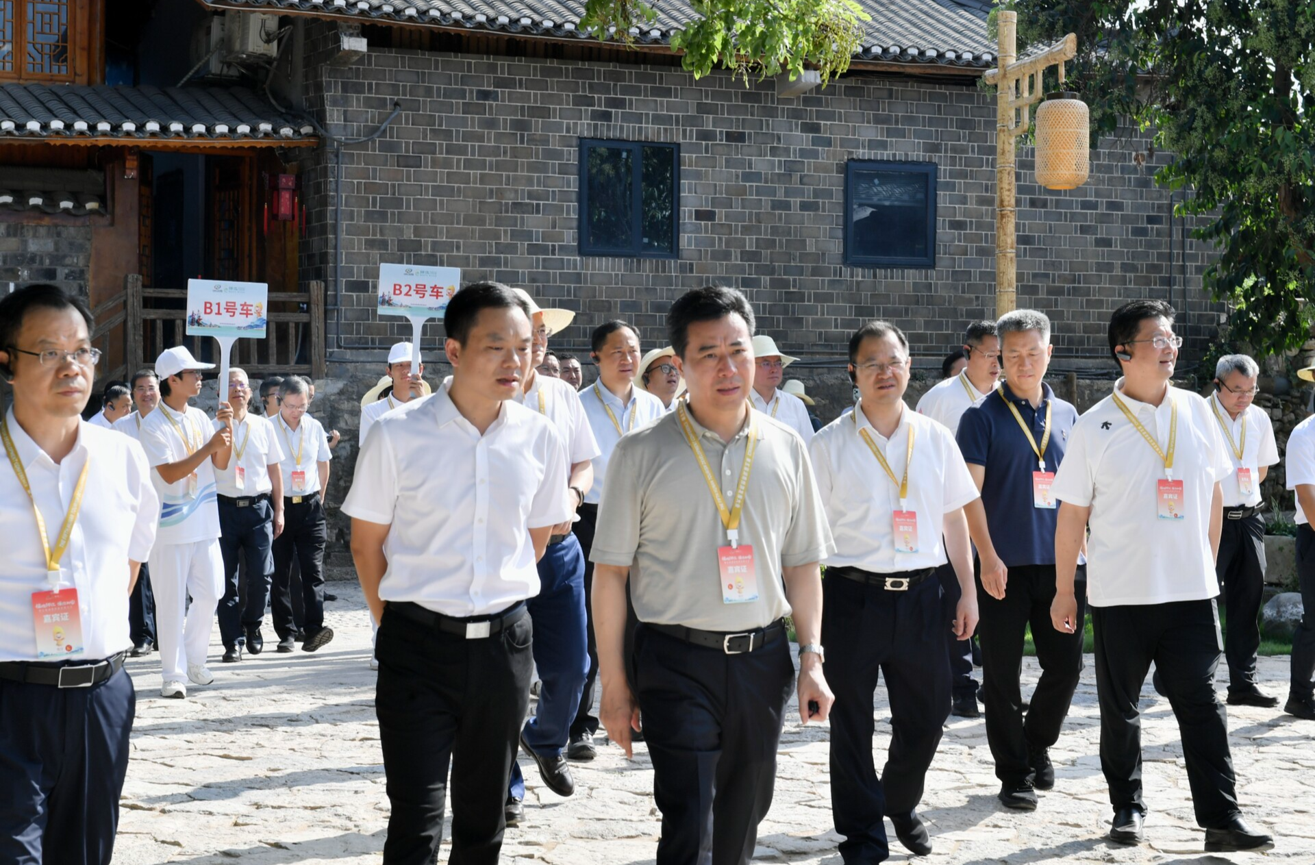 第五届湖南旅游发展大会嘉宾到中方荆坪古村观摩