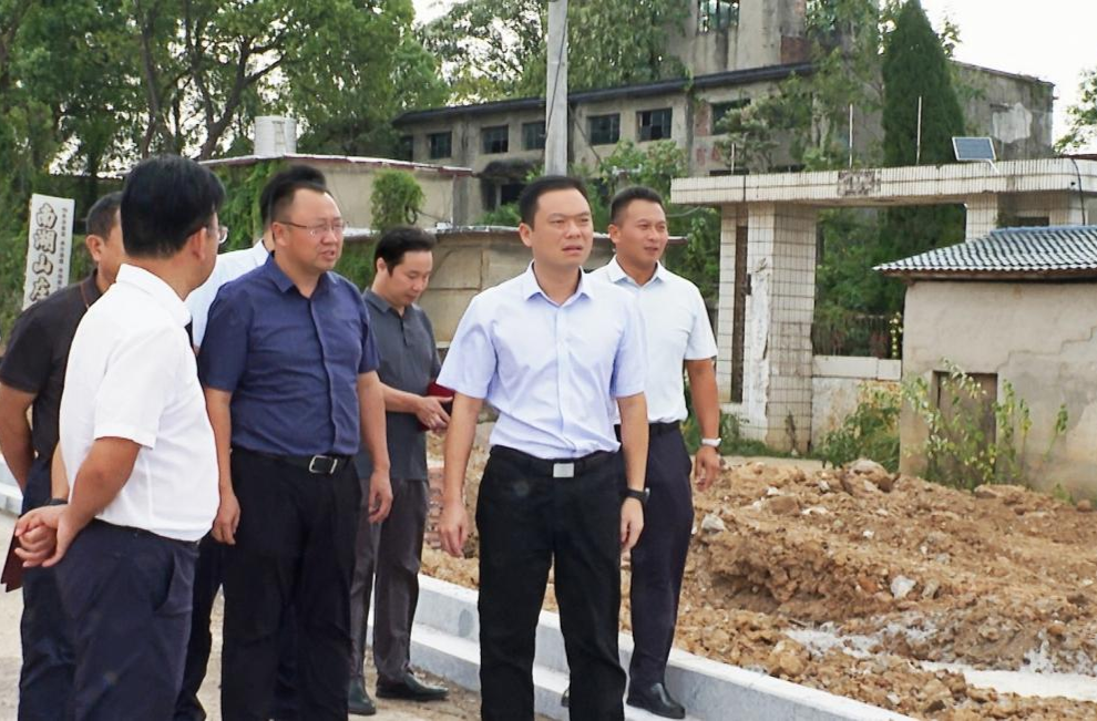 胡杰调研㵲水休闲廊道滨江北路项目建设并督导检查安全生产、生态环境领域问题集中排查整治工作