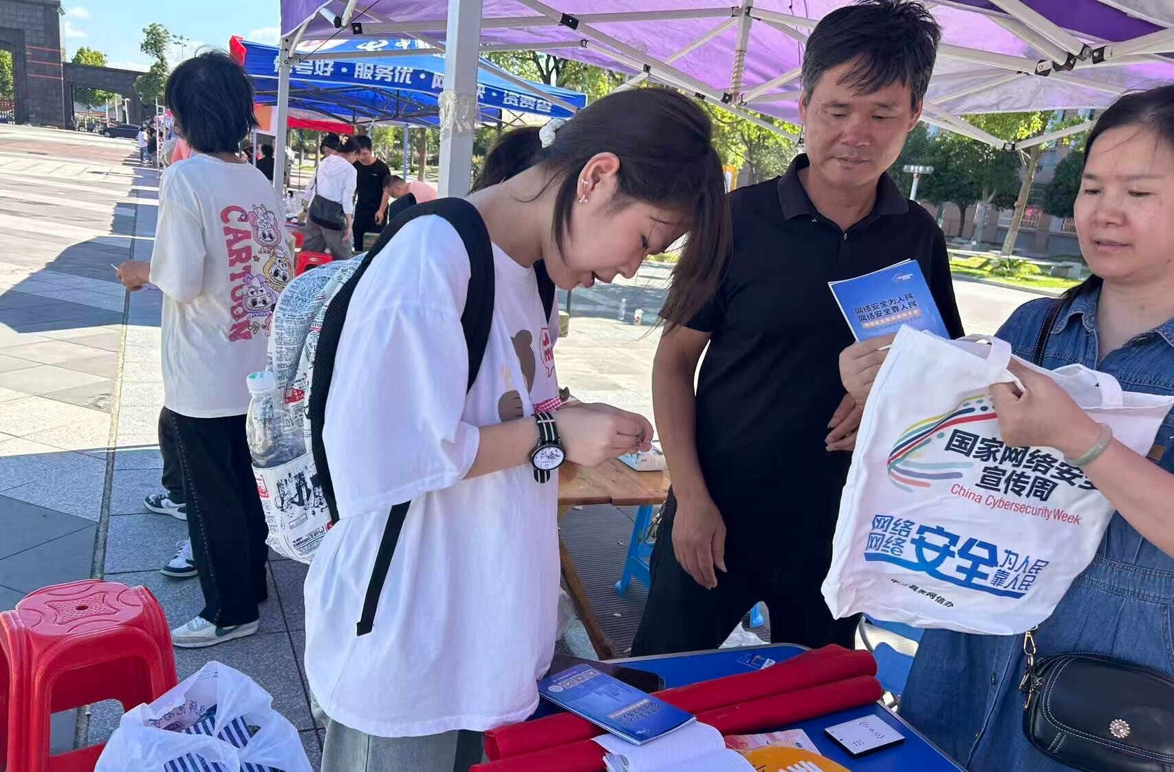 中方县商务科技和工业信息化局携手运营商共筑校园网络安全屏障