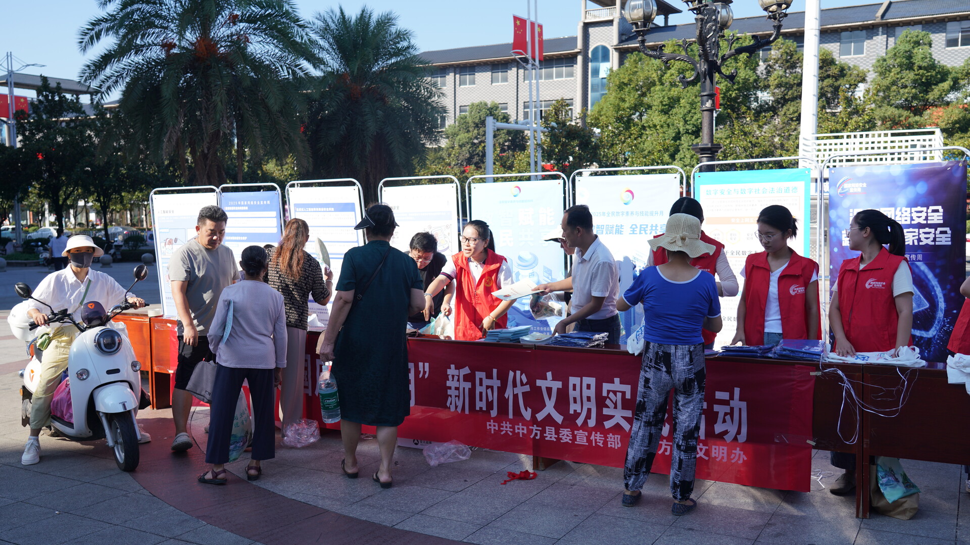 中方县开展“迎国庆 树文明”新时代文明实践宣传活动