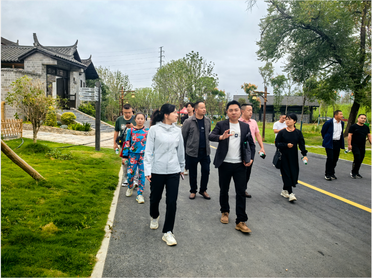 深入挖掘非遗资源 赋能乡村振兴新路径  张家界市委统战部、市知联会课题组到中方县荆坪古村调研