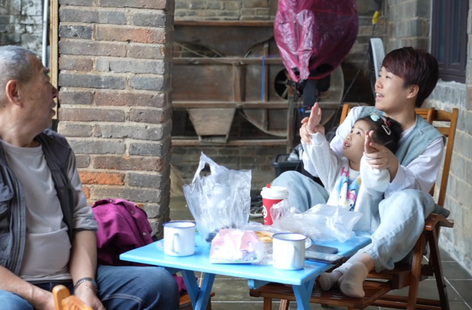 荆坪供销小院烟火旺 古村新业态迎双节