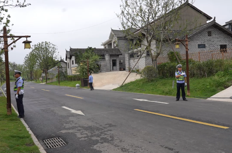 惠旅宠客看中方|两节出行暖心事！中方县交管大队推出“首违警告、轻违免罚”惠旅举措