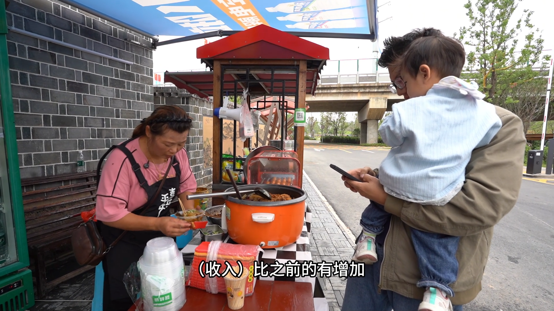 视频|荆坪见变化·家门口守着热生意 日子红火比蜜甜