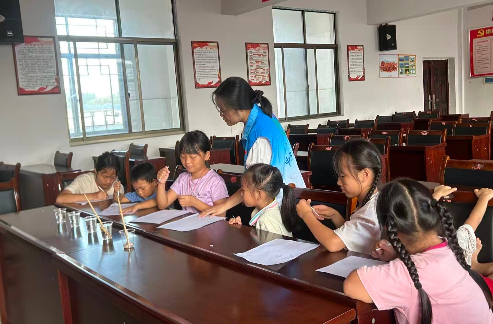 中方县铜鼎镇民政社工站开展“生活里的科学小魔法”活动  解锁日常科学奥秘