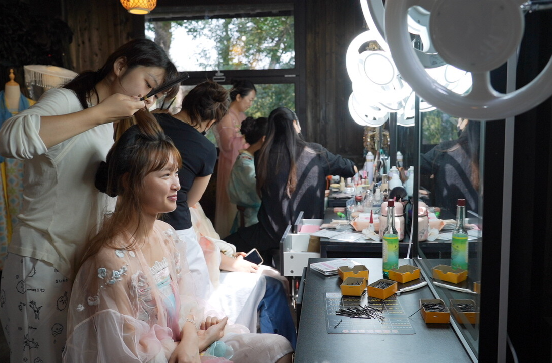 中方荆坪：汉服茶舍业务红火 四大亮点迎接“双节”客流