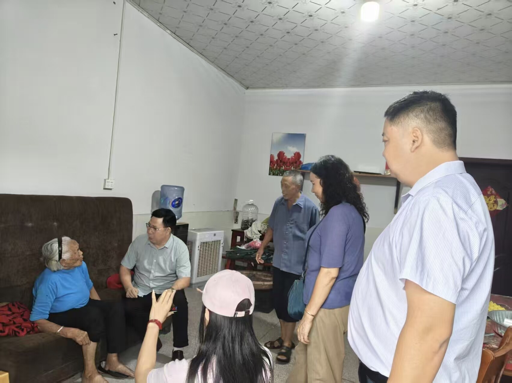 中方县老年科技工作者协会到铁坡镇为百岁老人送上“双节”慰问 