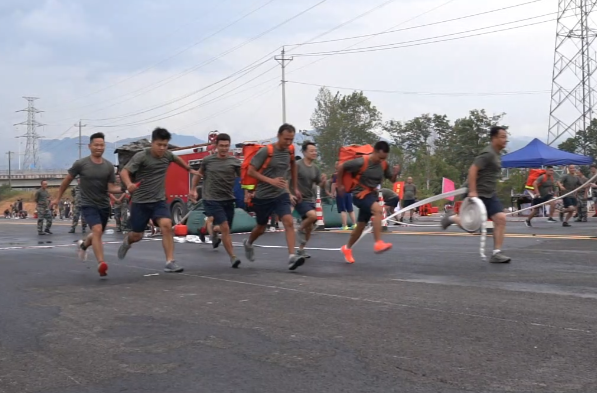 中方县举行2025年以水灭火技能大比武暨森林防灭火应急演练