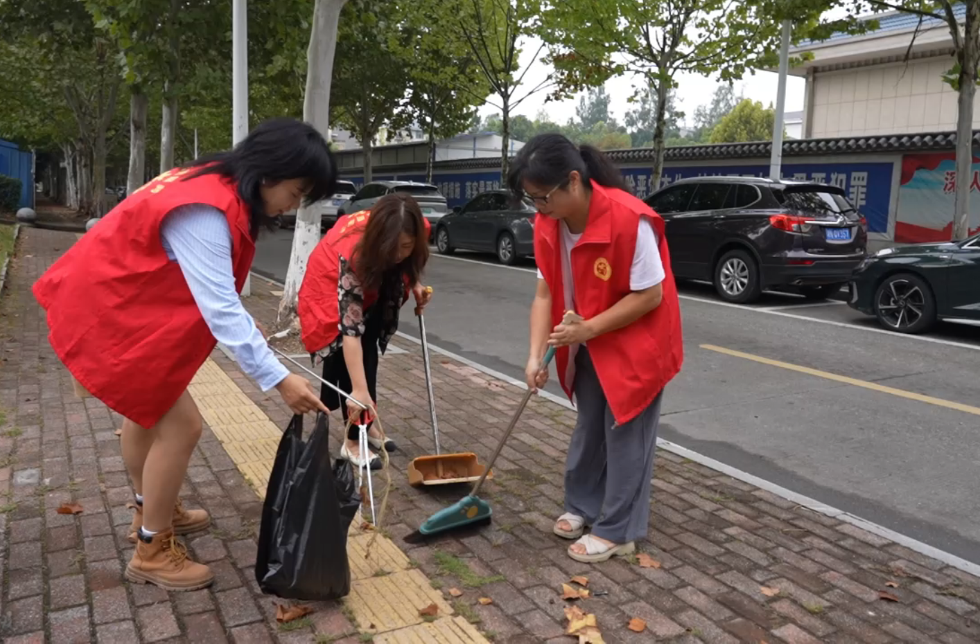 惠旅宠客看中方|中方镇：“洁”尽全力迎“双节”