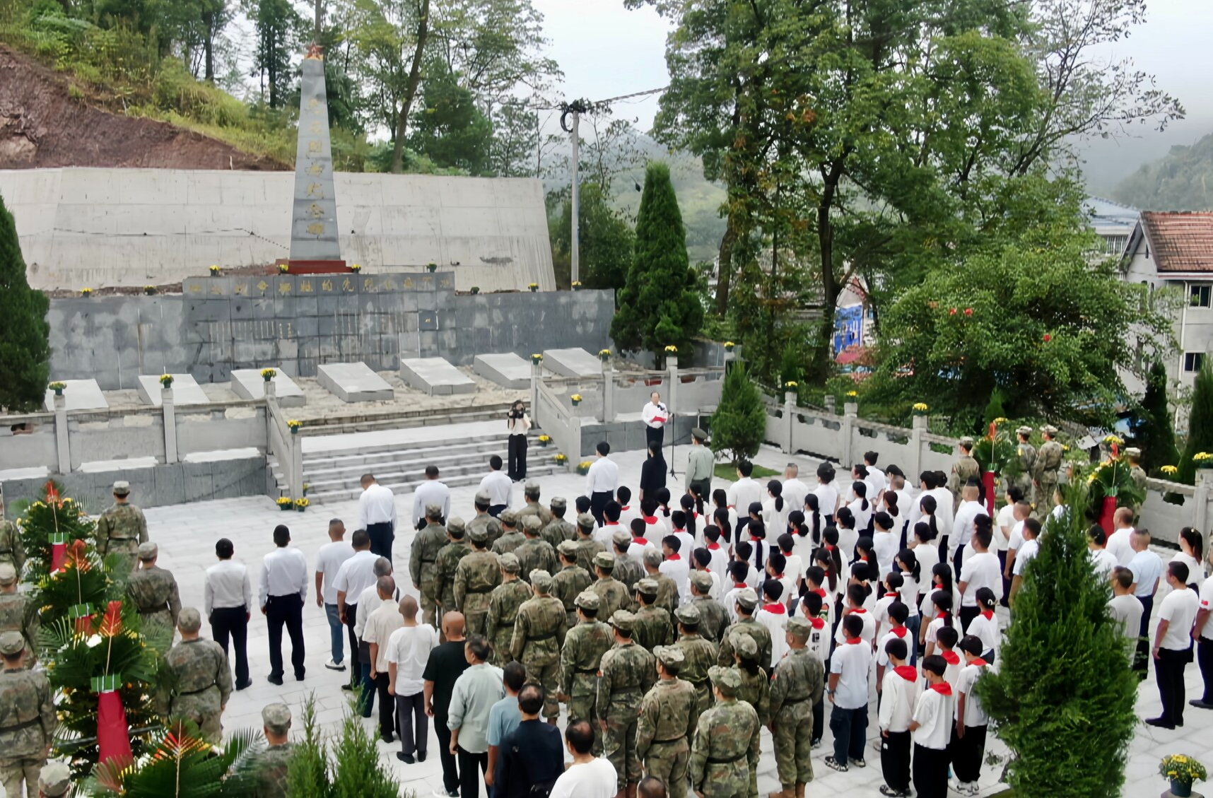 中方县举行2025年烈士纪念日敬献花篮仪式 胡杰出席