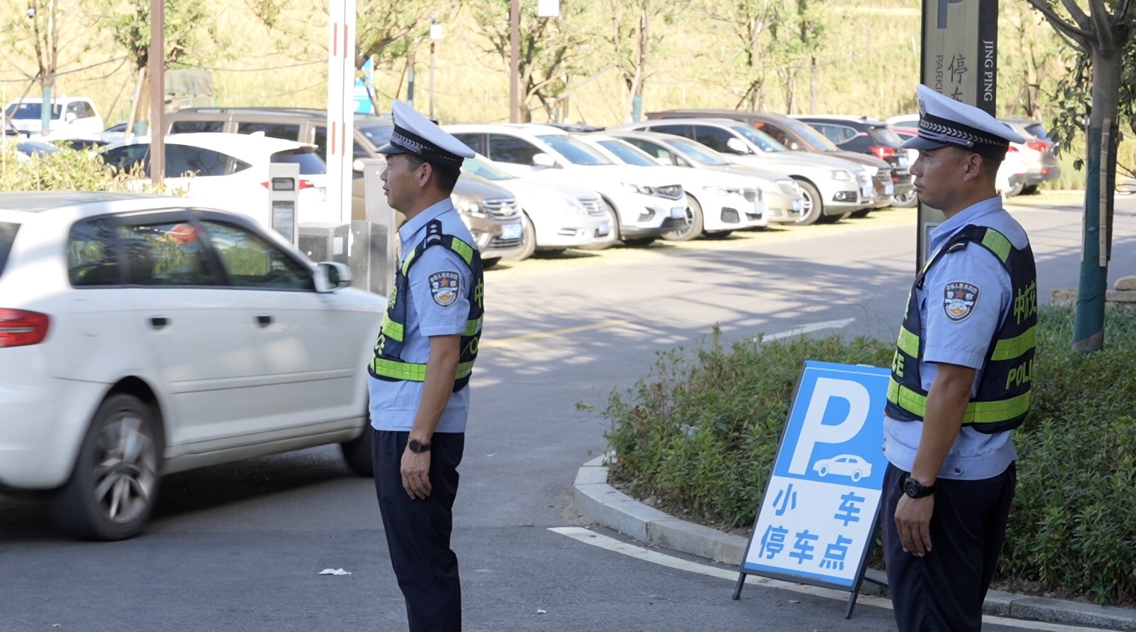 中方县荆坪古村旅游升温 假日“警”色护平安