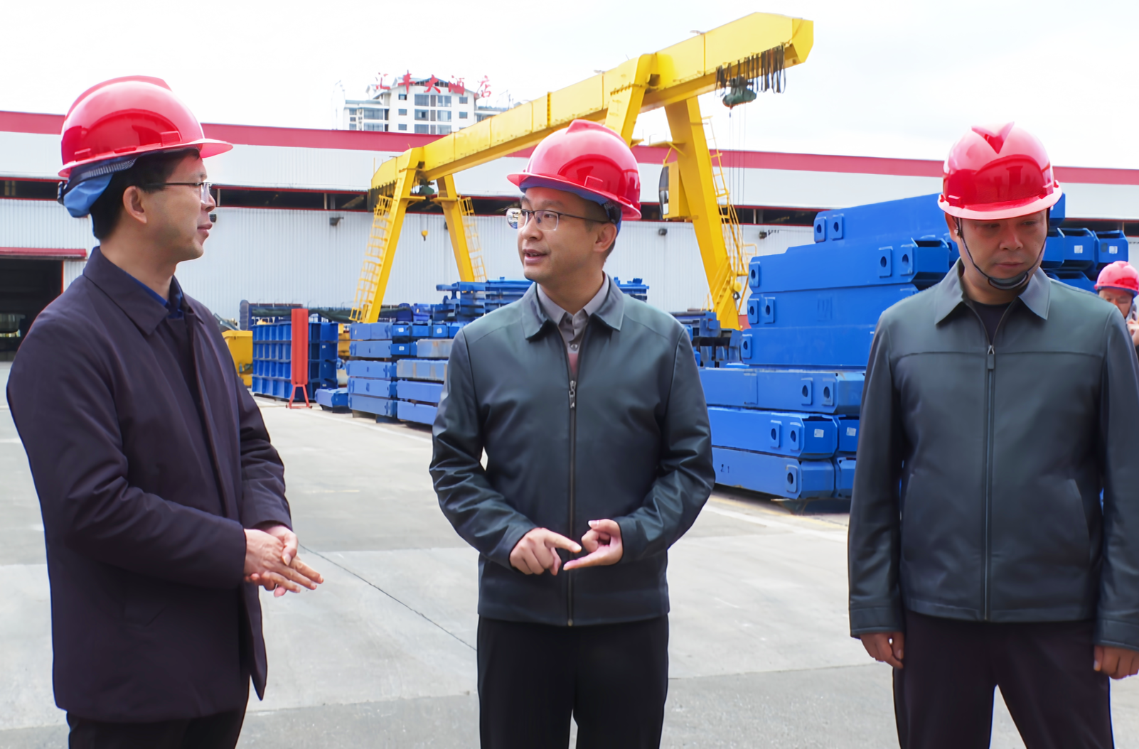 周华特在怀化高新区中方片区调研企业运行、安全生产等工作