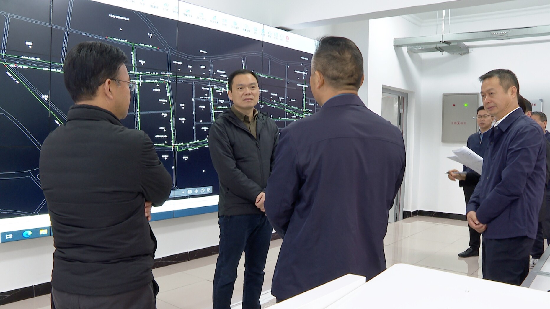 胡杰调研鹤中一体化项目建设并督导检查安全生产工作