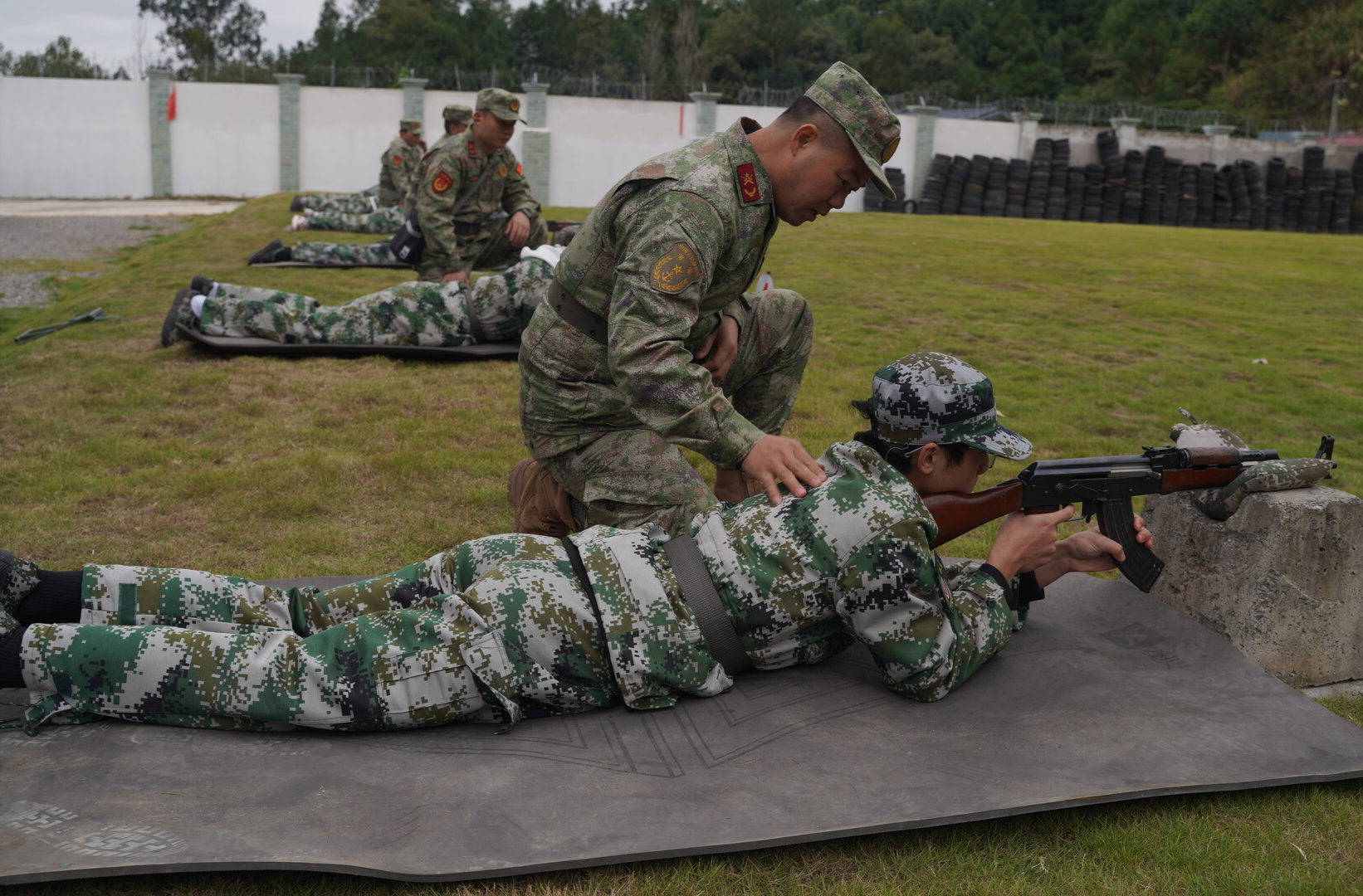 淬炼青春血性！中方县人武部组织辖区高校学生开展实弹射击训练