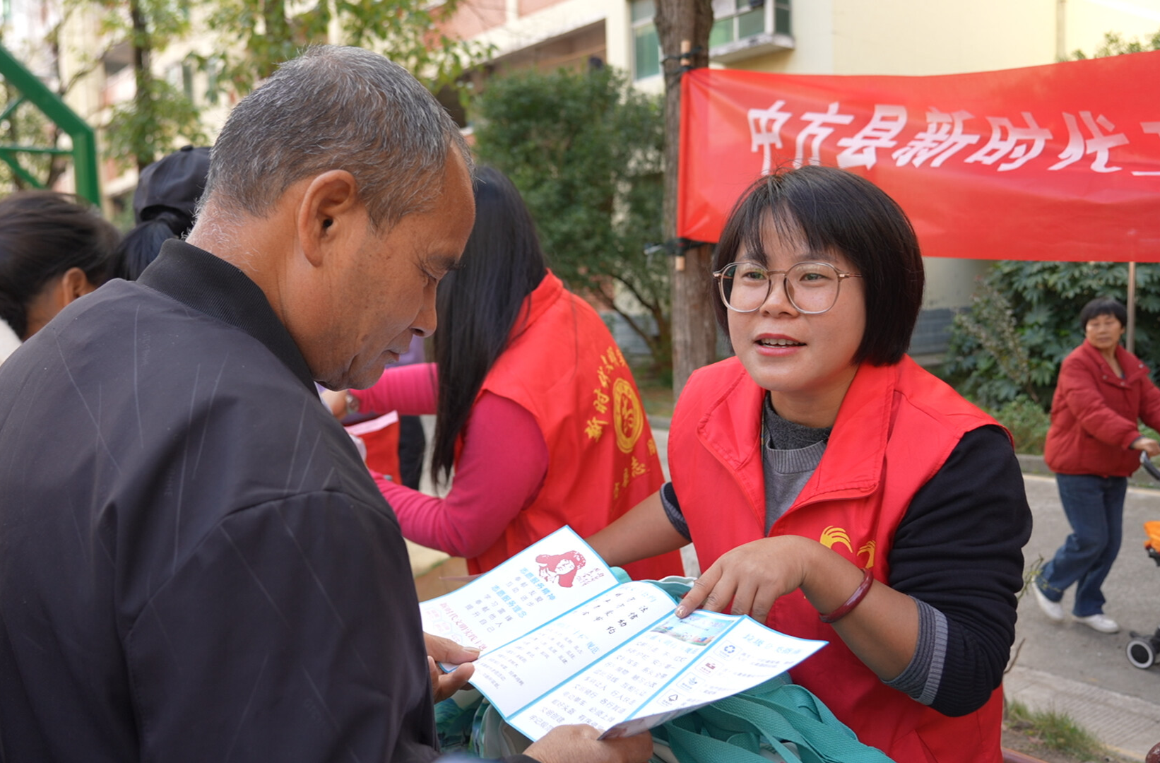 中方县：“互动问答+派发礼品”这波“文明”福利很走心